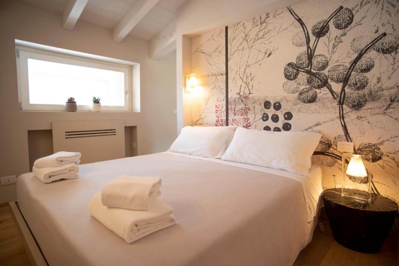Time To Be - Luxury Apartments Centro Storico Peschiera del Garda Exterior photo